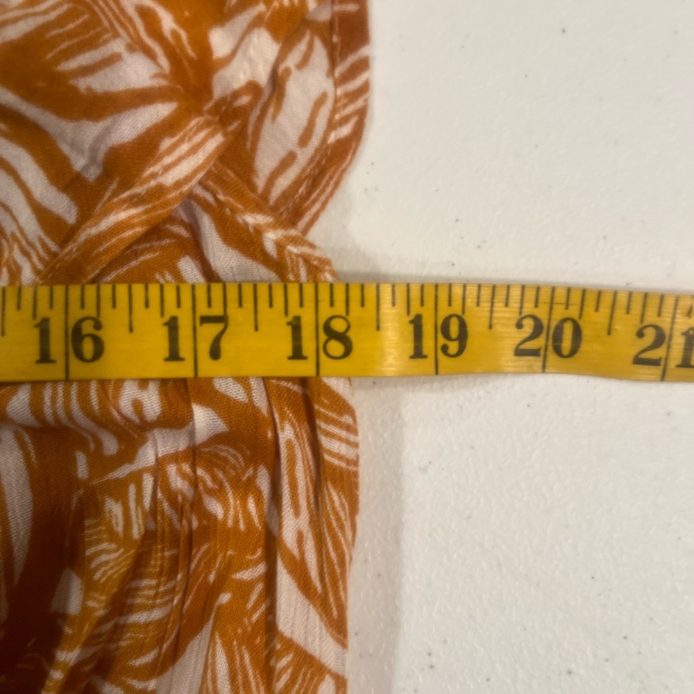 Derek Heart Off-Shoulder Ruffle Top. Size medium - Picture 6 of 9
